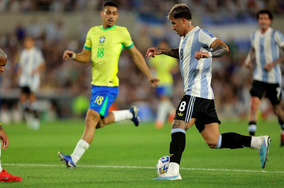 世界杯球赛中的惊险一幕成为焦点是什么